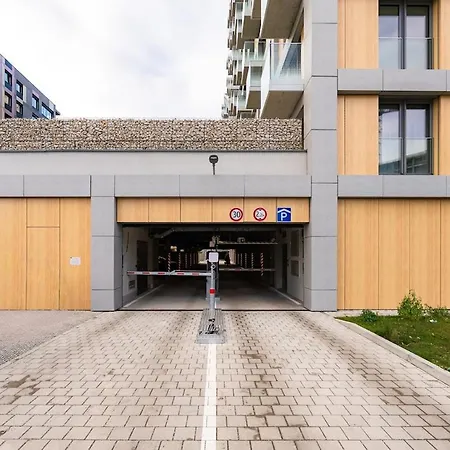 With Free Garage Parking Апартаменты Братислава
